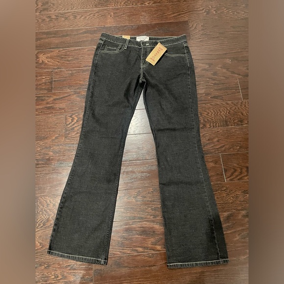 Levi's Women Low Rise Boot Cut Comfortable Black Denim Junior 13L NEW - Picture 1 of 8